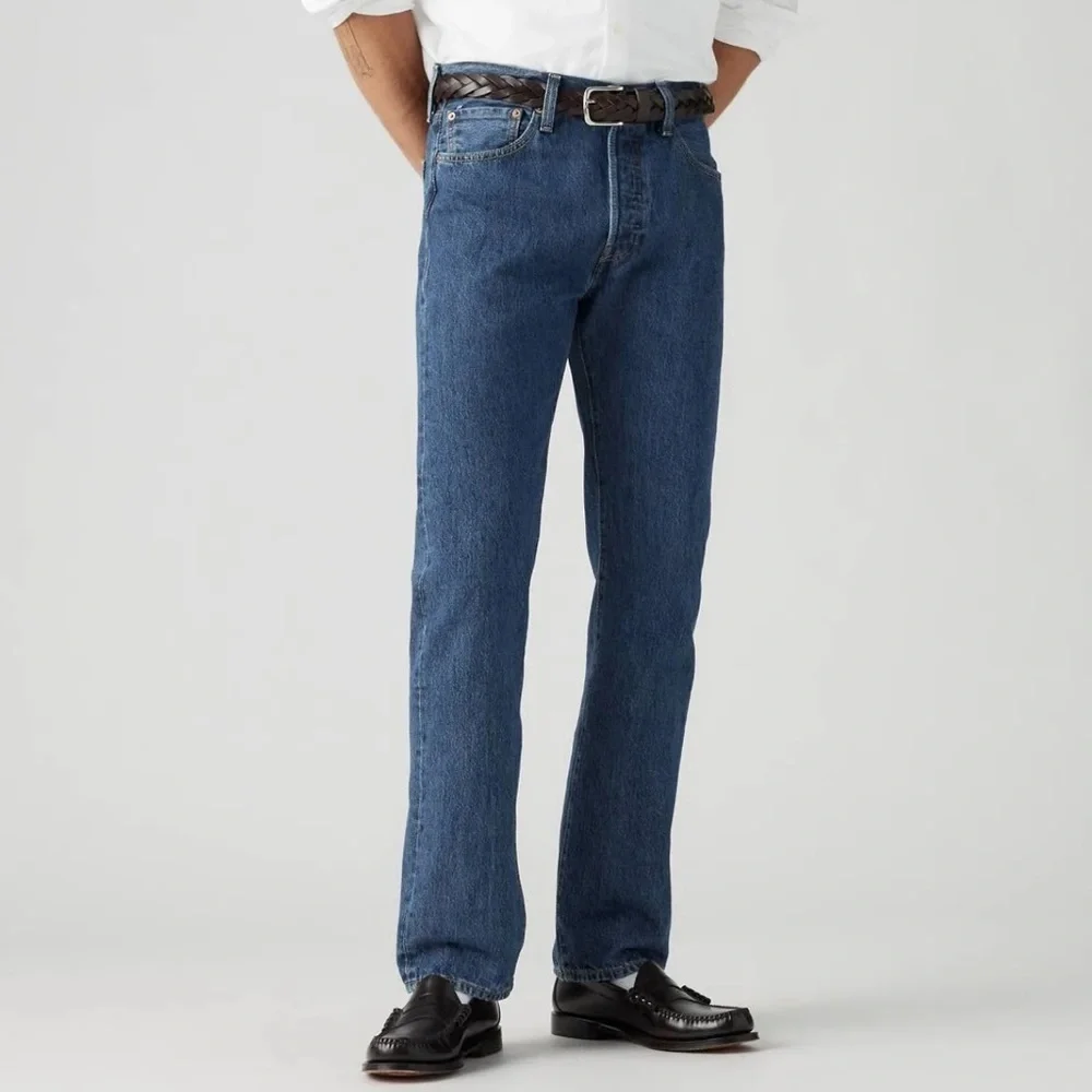 Levi’s Blue Denim Jeans Men’s 32 x 36 Classic Straight Fit — Excellent Condition